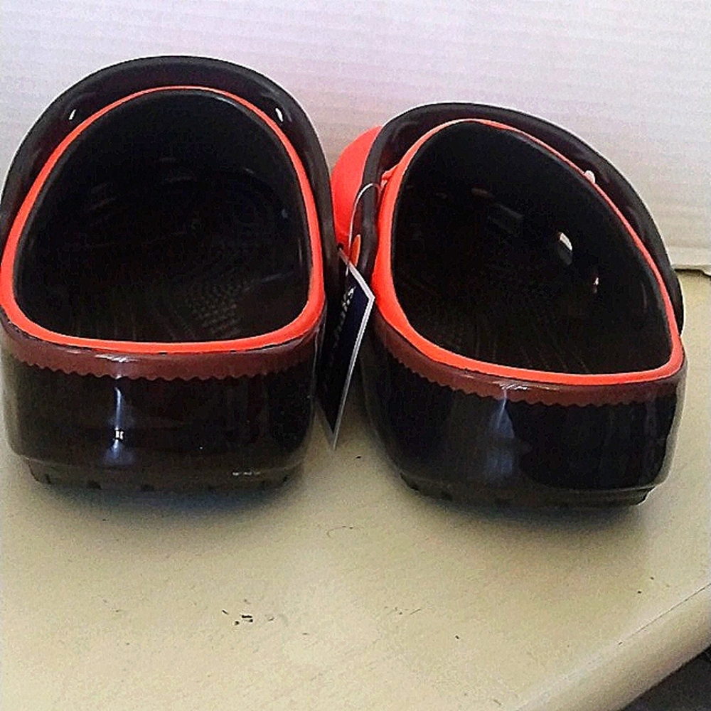 Let's Take a Bite! Crocs classic clog Hershey Reese's Orange Jr 5 EVA NWT No Box - Picture 8 of 13